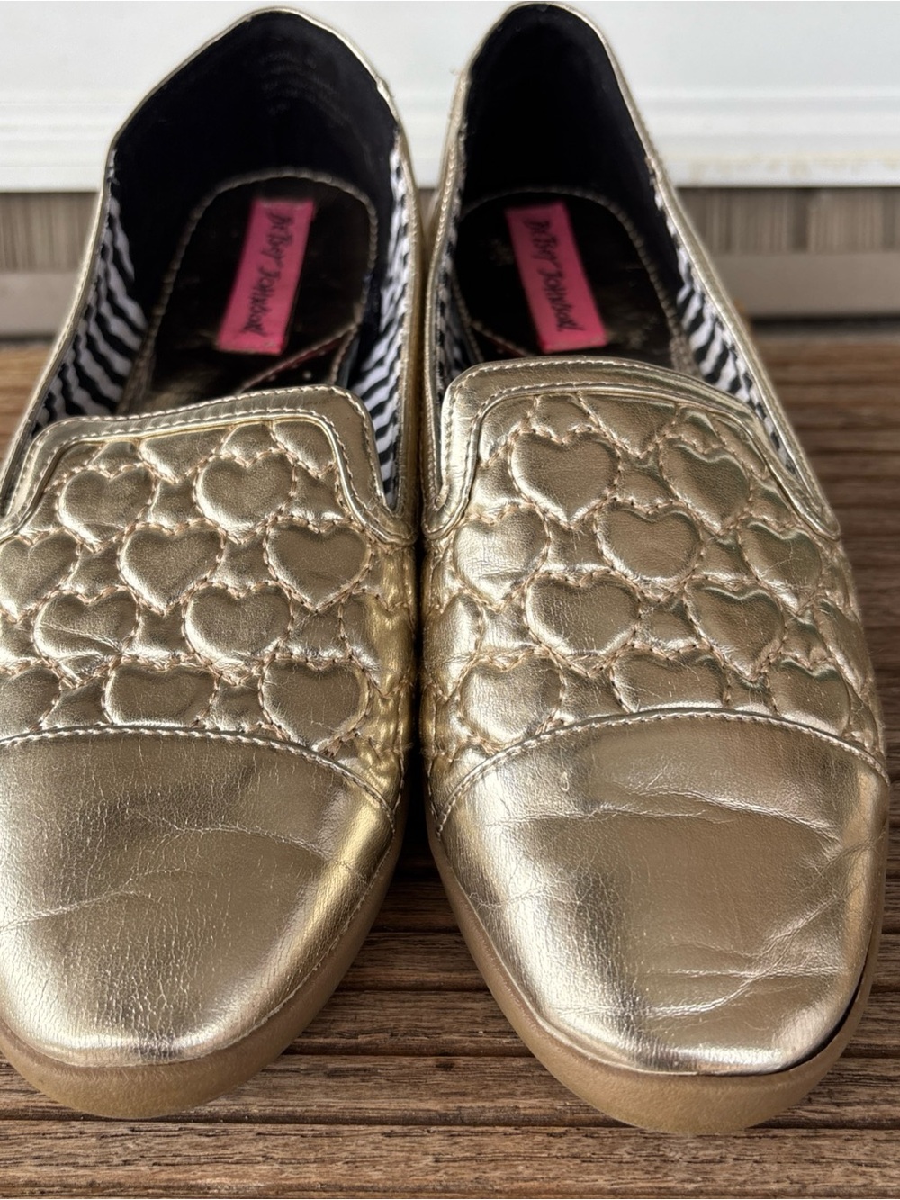 Betsey Johnson Metallic Gold Quilted Heart Slip-Ons Sz 6